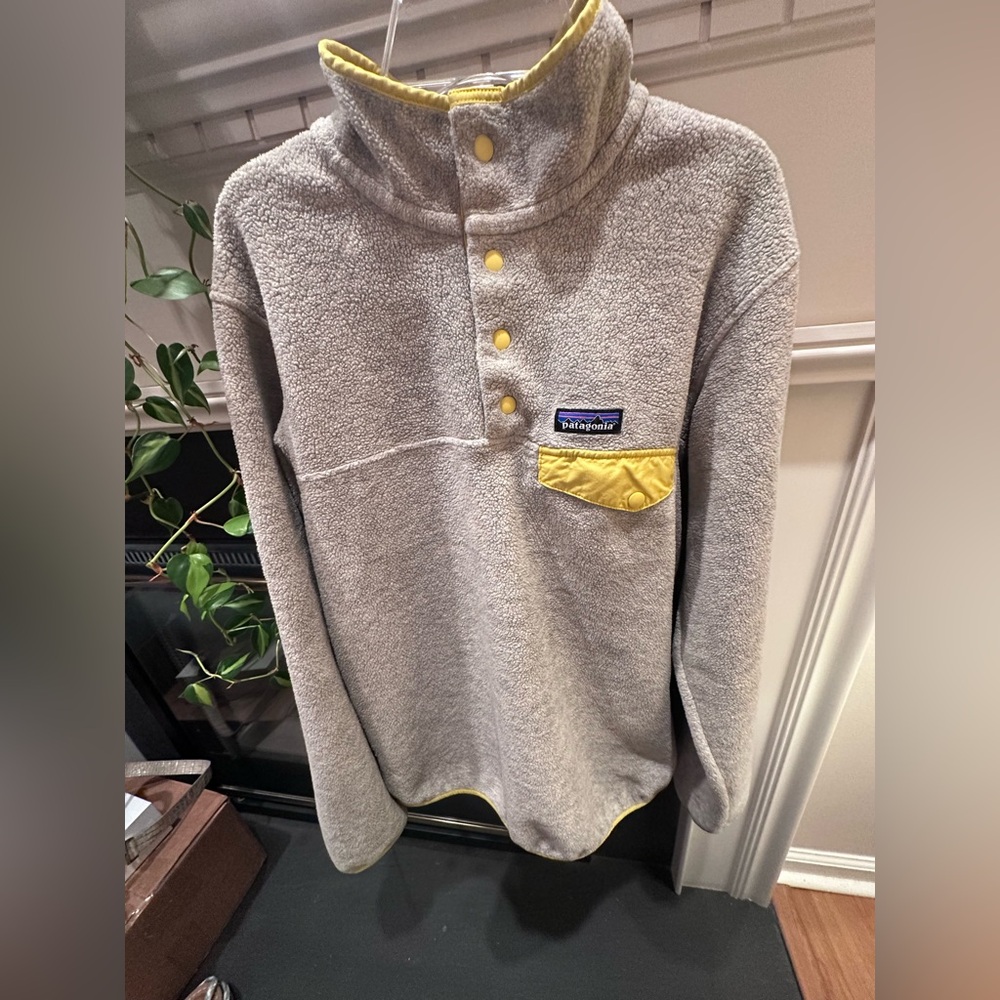 Patagonia Oatmeal Heather Fleece Pullover with Yellow Accents - Picture 4 of 7